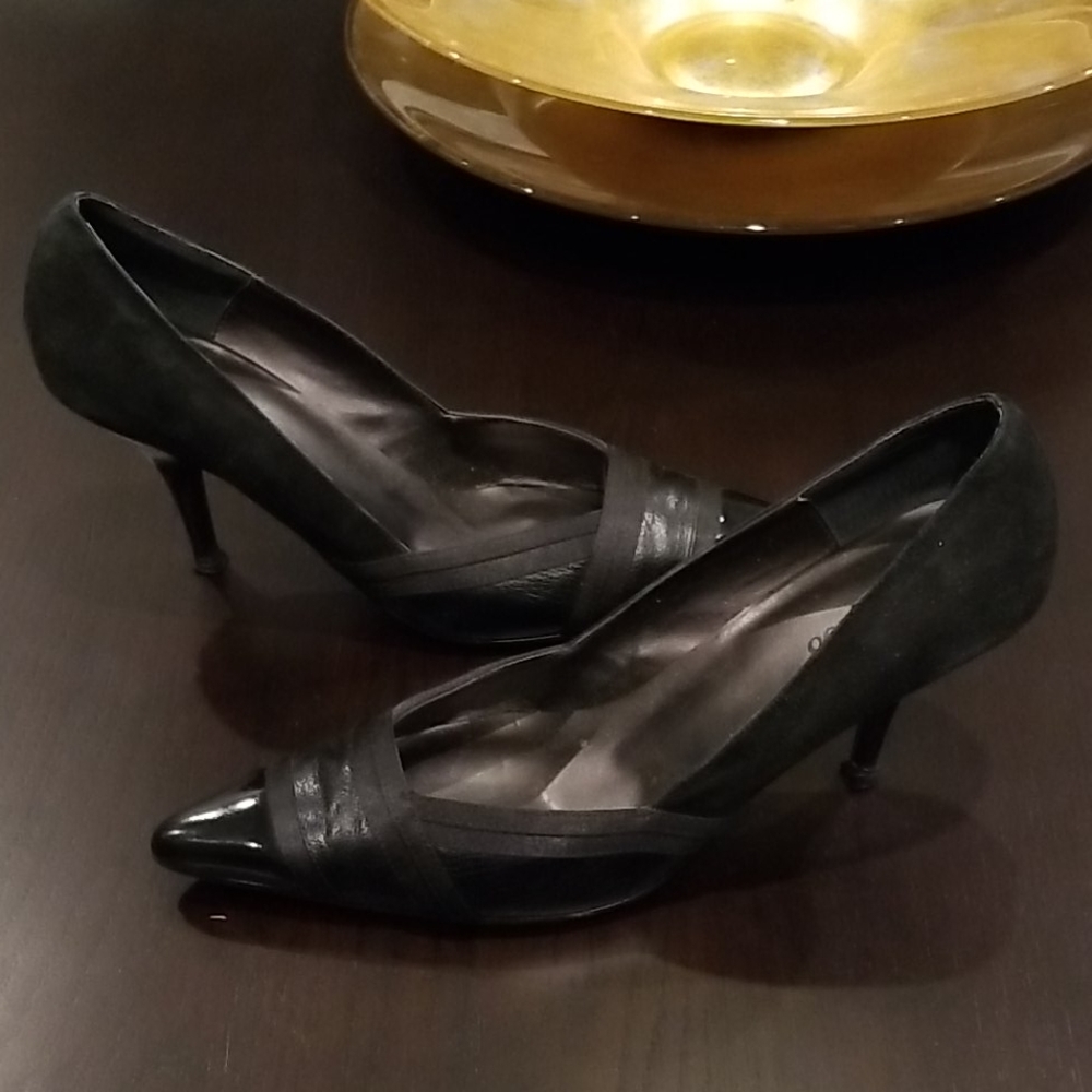 Sacha Too closed toe pointed heel Euc